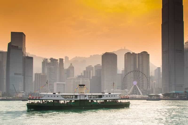 Hong Kong : croisière en Star Ferry dans le port de Victoria au coucher du soleil