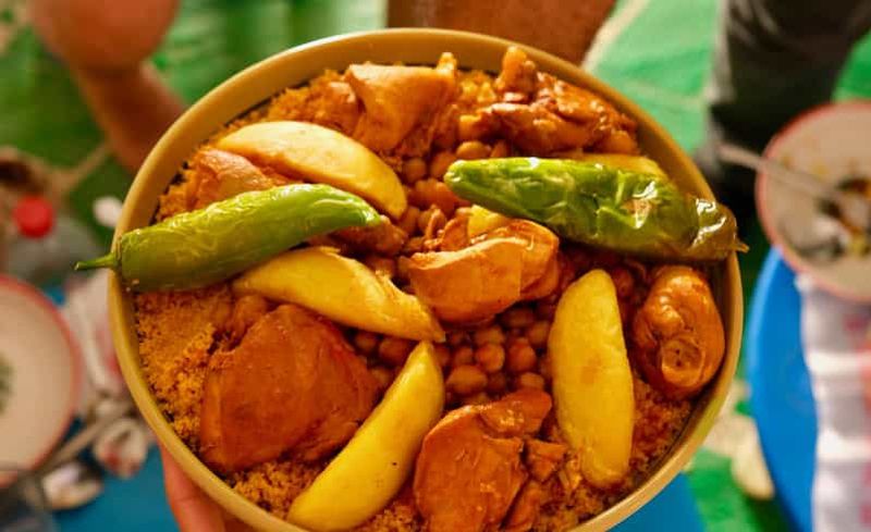 Djerba : Savourez un repas traditionnel de couscous avec une famille locale.