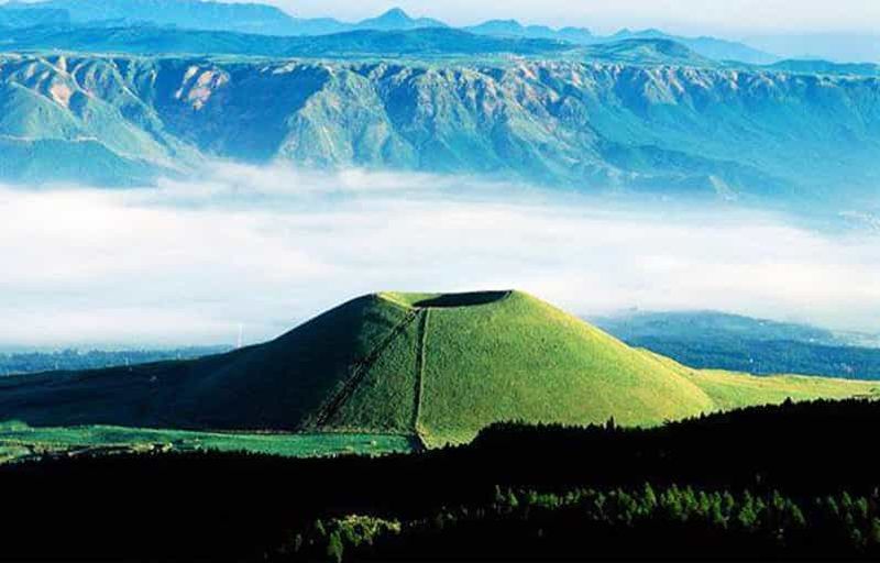 Fukuoka : Volcan du Mont Aso, château de Kumamoto, visite des prairies