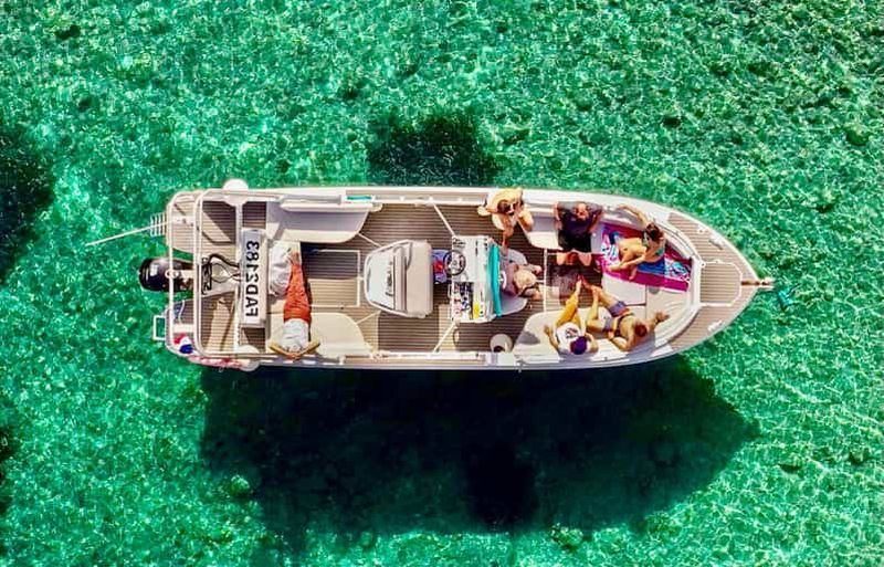 Au départ de Marseille : Tour en bateau des Calanques emblématiques avec baignade