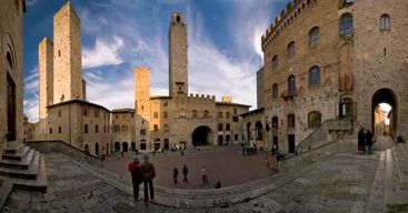 San Gimignano et Volterra : excursion d'une journée au départ de Sienne