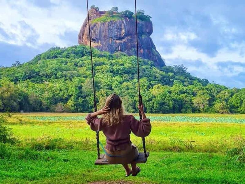 Évitez l'ascension du rocher du Lion de Sigiriya — Safari relaxant en tuk-tuk