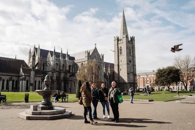 Dublin : Trinity College, visite des châteaux, de la Guinness et du whisky