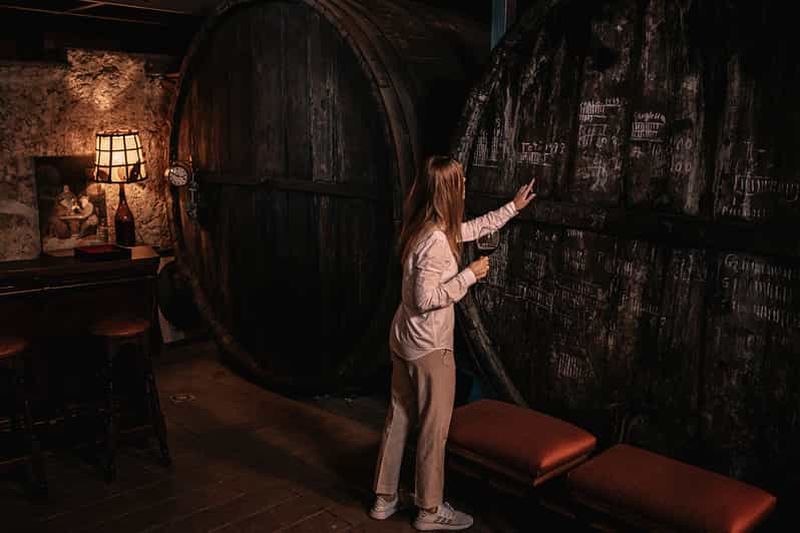 Cave urbaine de l'Etna, promenade dans les vignes et dîner dégustation au coucher du soleil