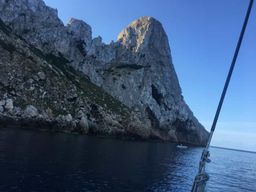 EXCURSION EN BATEAU PRIVÉ À ES VEDRA ET AUX MEILLEURES GROTTES D'IBIZA