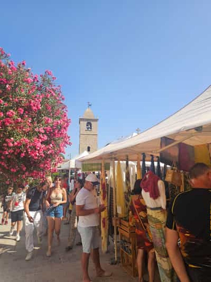 San Pantaleo : visite historique à pied et visite du marché
