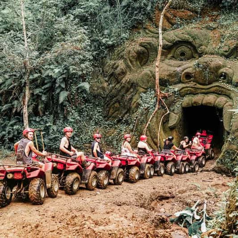 Ubud : Balade en quad avec déjeuner et piscine au coucher du soleil à Cretya
