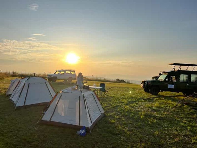 2 jours de safari dans l'Akagera pour observer les Big 5 et camper au sommet de la montagne