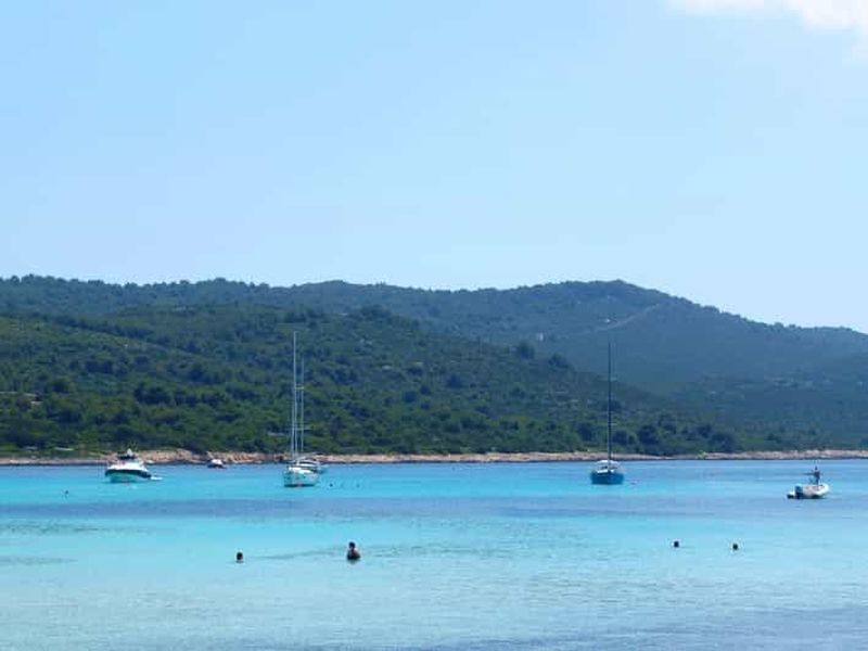 Depuis Vir : Excursion guidée d'une journée à la plage de Sakarun