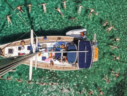 Adamas : Milos et Polyaigos : visite d'une jounée en bateau à voile avec déjeuner
