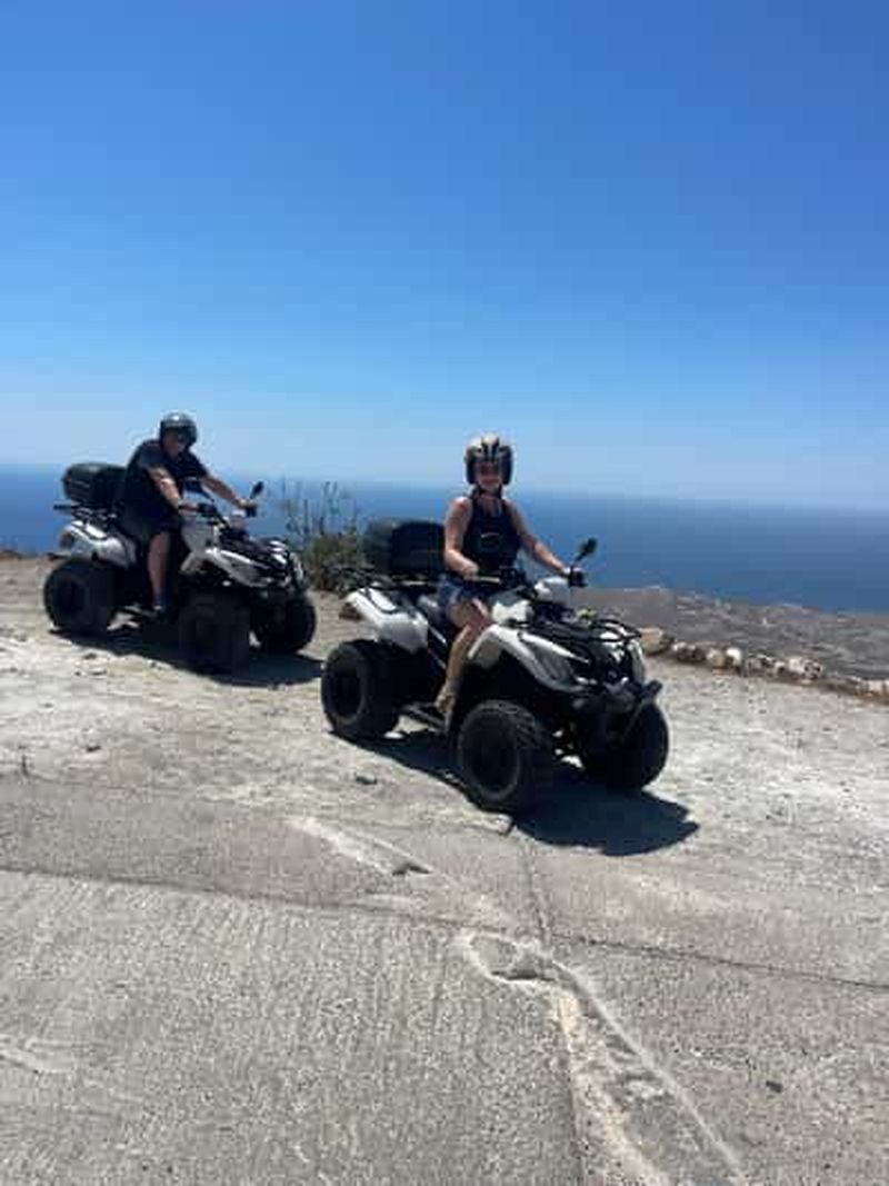 Santorin : Excursion en quad avec personnel accompagnant local