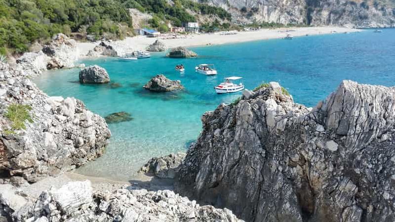 Sarandë : Tour en bateau à Kroreza et grottes cachées avec plongée en apnée