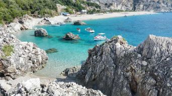 Sarandë : Tour en bateau à Kroreza et grottes cachées avec plongée en apnée