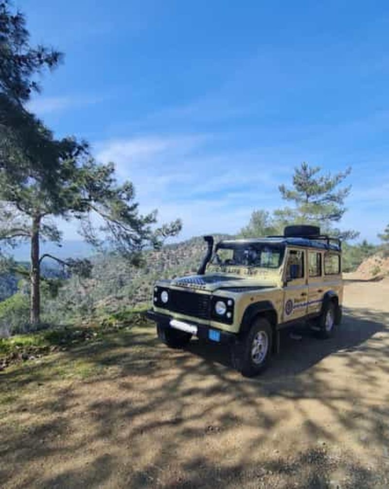 Paphos : Excursion en jeep dans les monts Troodos avec dégustation de vin
