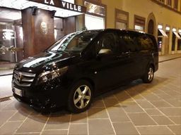 Transfert de Florence à Rome Arrêt à San Gimignano, Sienne, le centre commercial et Orvieto