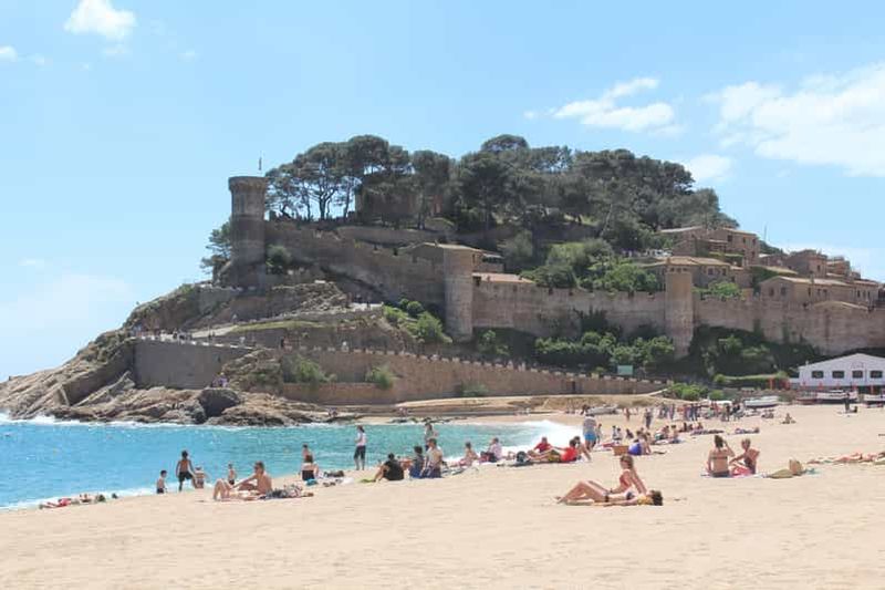 Au départ de Barcelone : excursion d'une journée à Tossa de Mar avec temps libre à la plage