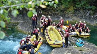 Rafting sur la rivière Una dans le parc national des lacs de Plitvice