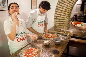 Rome : atelier pratique de préparation de pizzas et mixologie Spritz