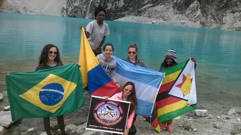 Huaraz : randonnée de 6 heures jusqu'à la Laguna 69 avec déjeuner en option