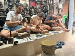Katmandou : Atelier de sculpture sur bois avec un artisan local (Thamel)
