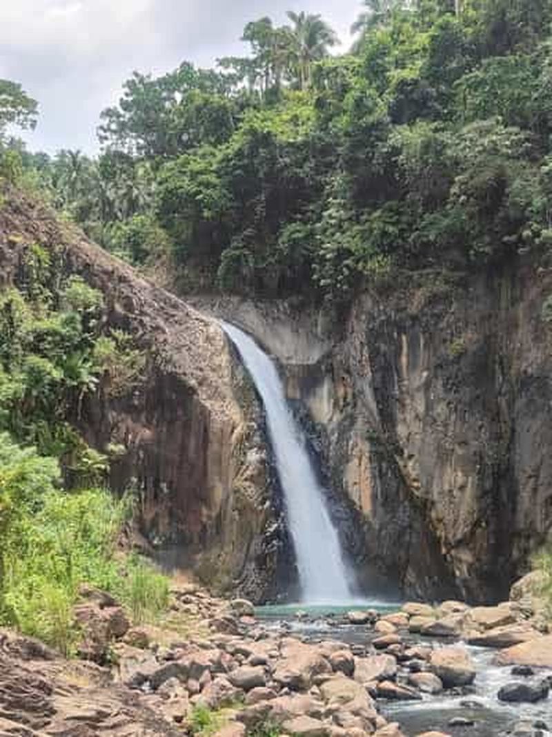 Biliran : Excursion d'une journée aux chutes de Tinago, visite d'une ferme et chutes de Tomalistis