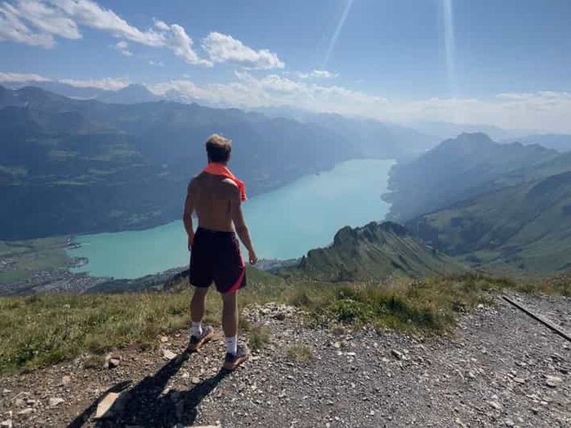 Brienz : Le sommet du Brienzer Rothorn avec un triathlète suisse