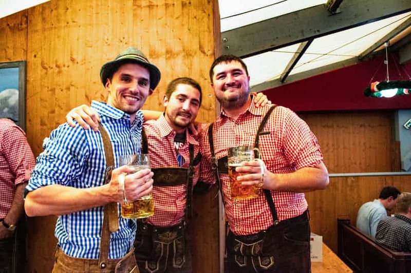 Munich : Visite culinaire de l'Oktoberfest avec réservation d'une tente, repas et bière