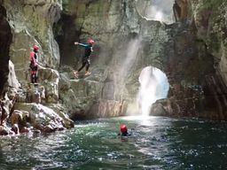 Canyoning dans les Gorges de Chailles, en Chartreuse.