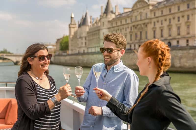 Paris : Croisière dégustation de champagne au départ de la Tour Eiffel