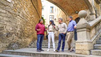 Depuis Barcelone : Excursion d'une journée à Gérone, Calella et le village médiéval