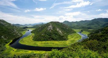 Forteresse de Lesendro et rivière Crnojević