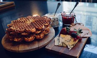 Oslo : Dégustation de plats et visite à pied avec un habitant