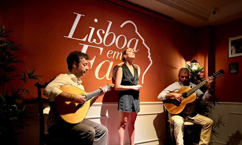 Lisbonne : spectacle de fado avec verre de porto à Historic Lisboa em Fado