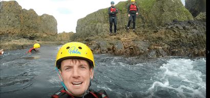 Irlande du Nord, château de Dunseverick : aventure de coasteering