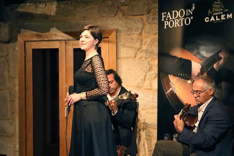 Porto : Visite des caves Cálem, spectacle de fado et dégustation de vin