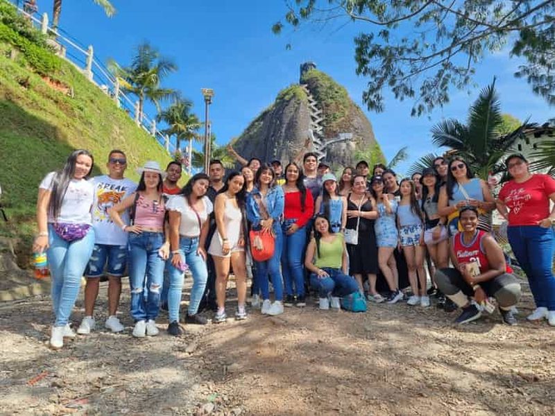 Circuit Guatapé - Piedra del Peñol avec départ de Medellín