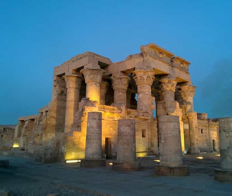 Excursion d'une journée pour visiter les temples d'Edfou et de Kom Ombo à partir de Louxor