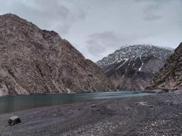 Samarcande : excursion d'une journée aux sept lacs du Tadjikistan avec guide