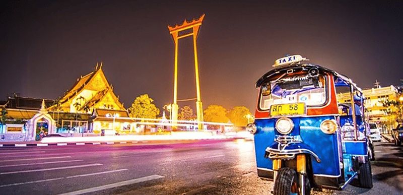 Bangkok : aventure en tuk-tuk, Chinatown, gastronomie Michelin et temples