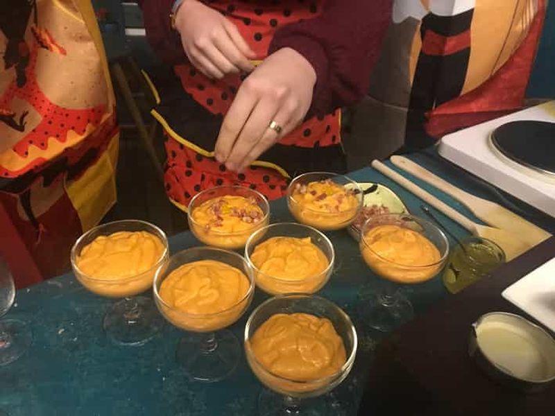 Cours de cuisine locale à Cordoue. Les mains dans le cambouis : Salmorejo