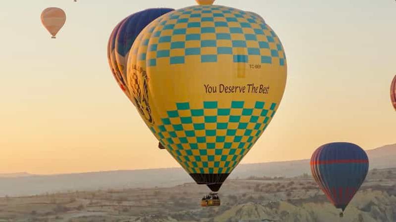 Cappadoce : montgolfière au lever du soleil à Göreme et transfert