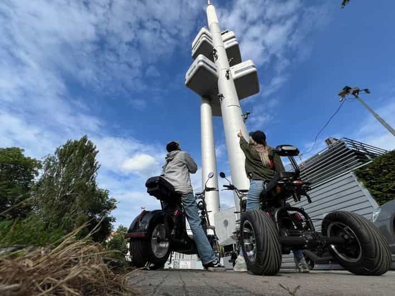 Excursion en e-scooter à Prague : Les œuvres de David Cerny
