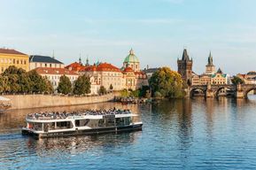 Prague : Croisière nocturne sur la Vltava avec buffet