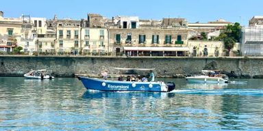 Syracuse : île d'Ortigia et tour en bateau dans les grottes marines avec prosecco