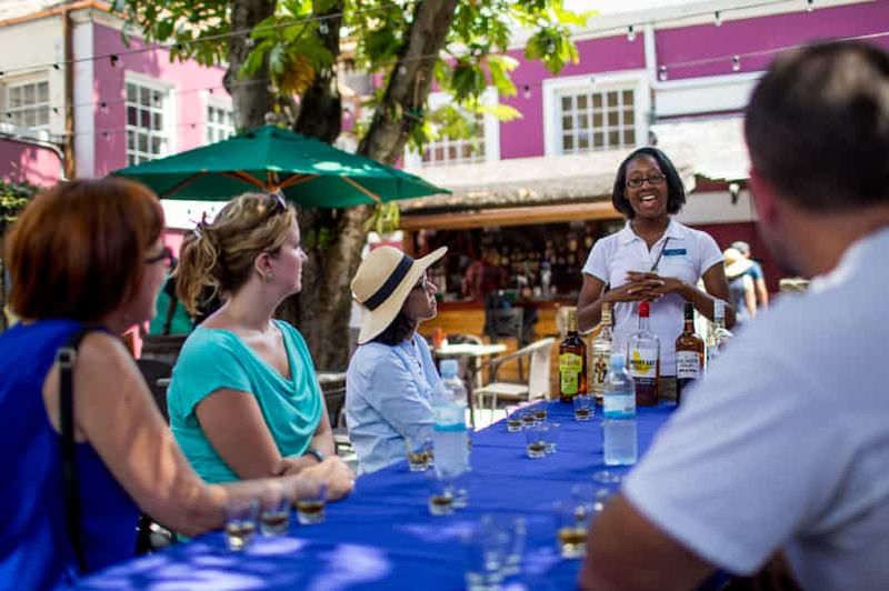 Nassau : Dégustations de rhum et visite culinaire à pied