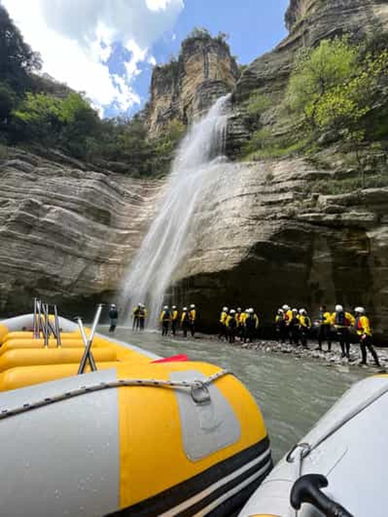 Çorovoda : rafting et tubing dans le canyon d'Osumi