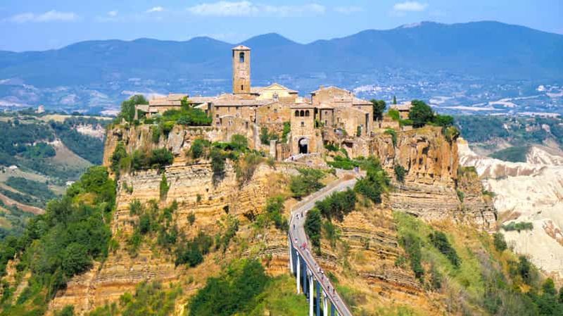 Au départ de Rome : Excursion d'une journée à Bagnoregio et Orvieto avec vins et déjeuner