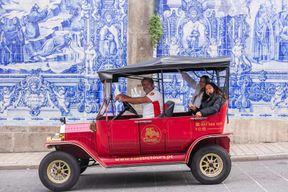Visite de Porto : Voiture classique + un toast au vin de Porto