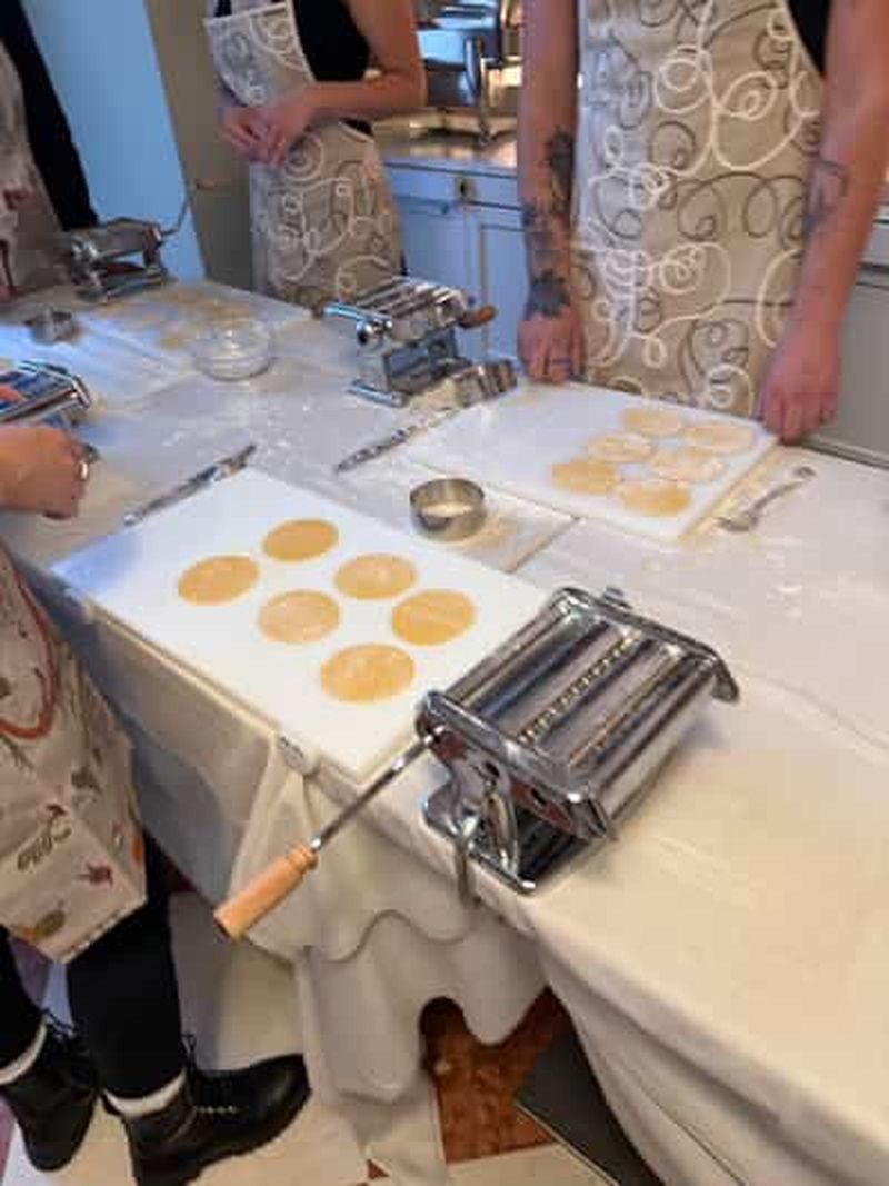 Bari : Cours de cuisine sur les pâtes et le Tiramisu avec du vin