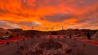 Marrakech : dîner magique au coucher du soleil dans le désert d'Agafay et spectacle en direct